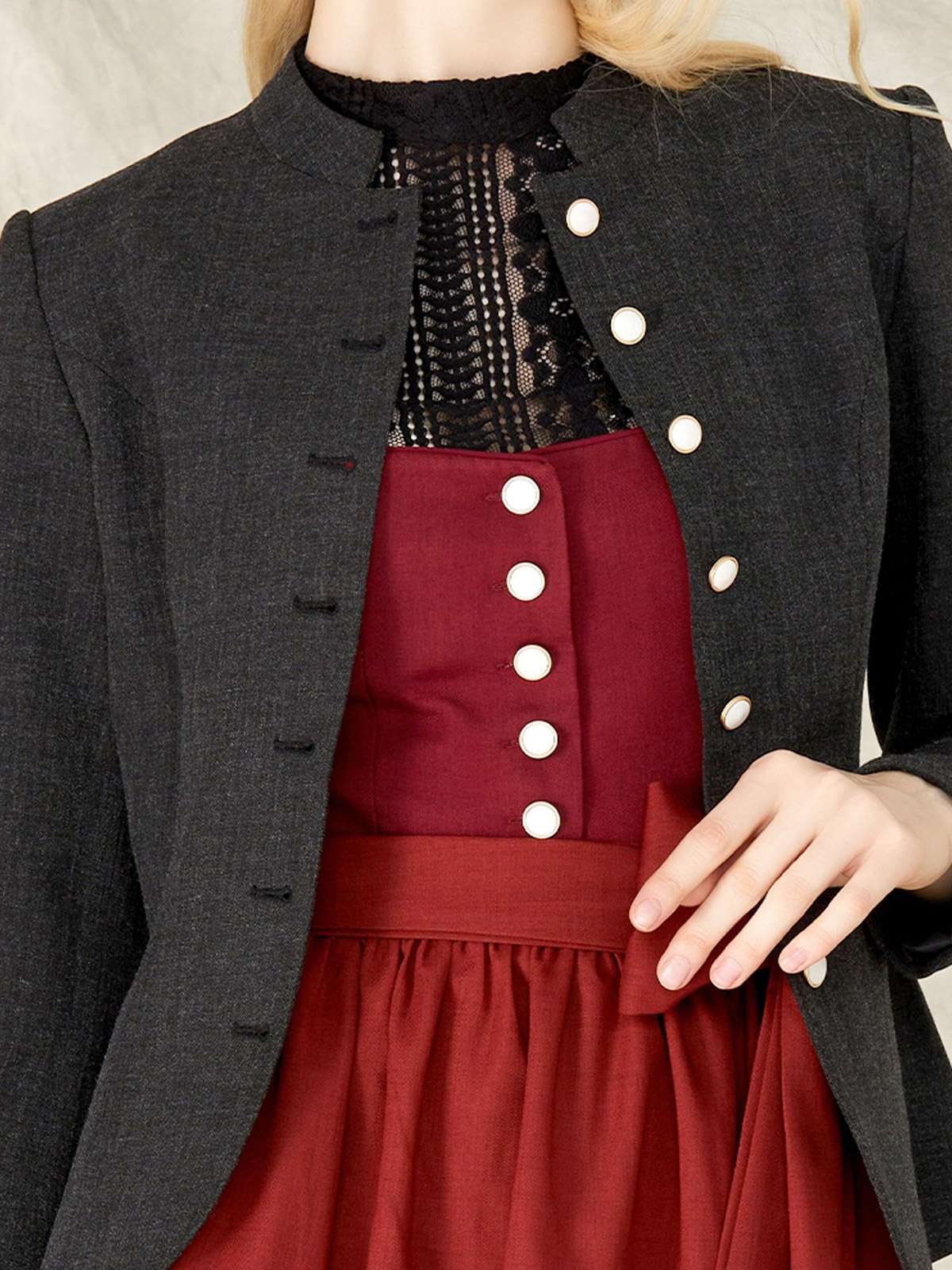 Elegantes Dirndl in Blau