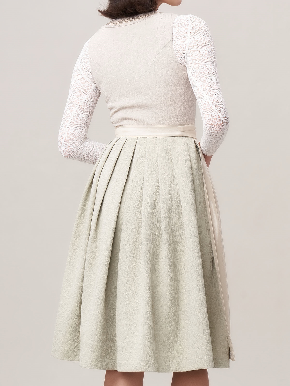 Langärmelige Dirndlbluse in Beige