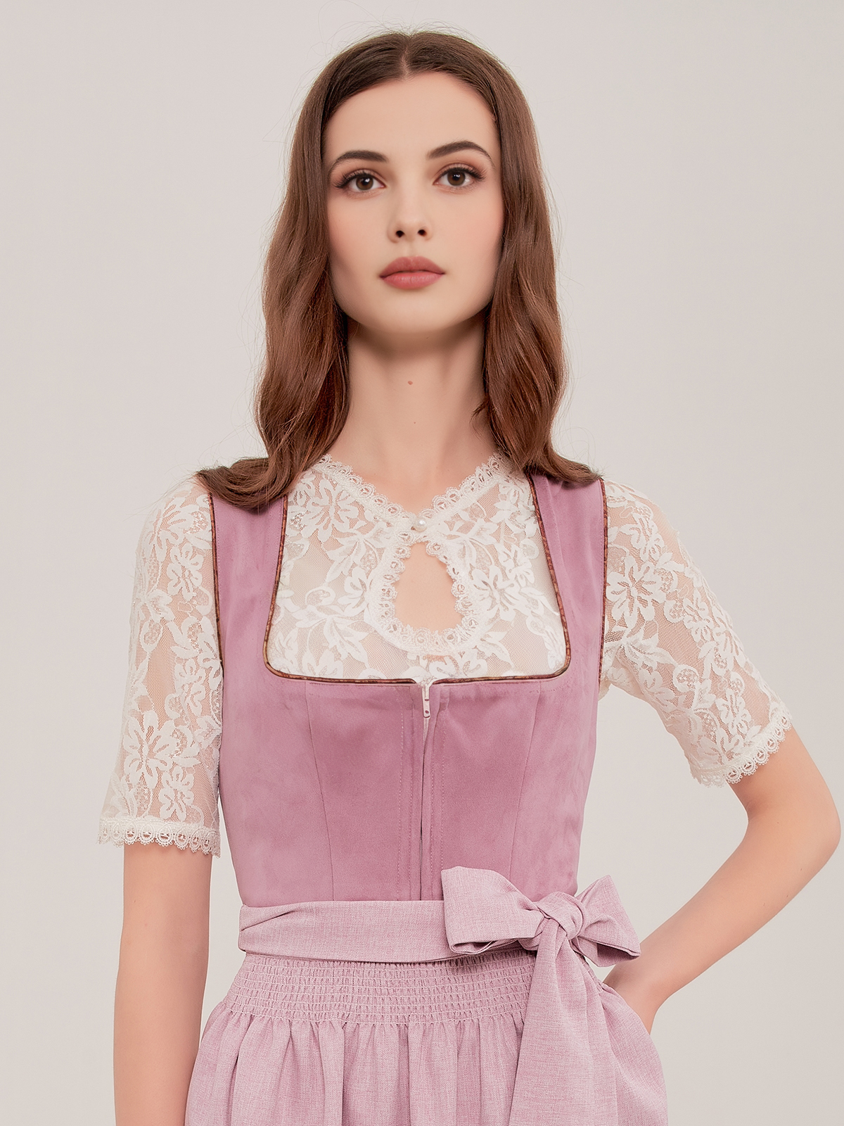 Dirndl in Lila – feminin und elegant