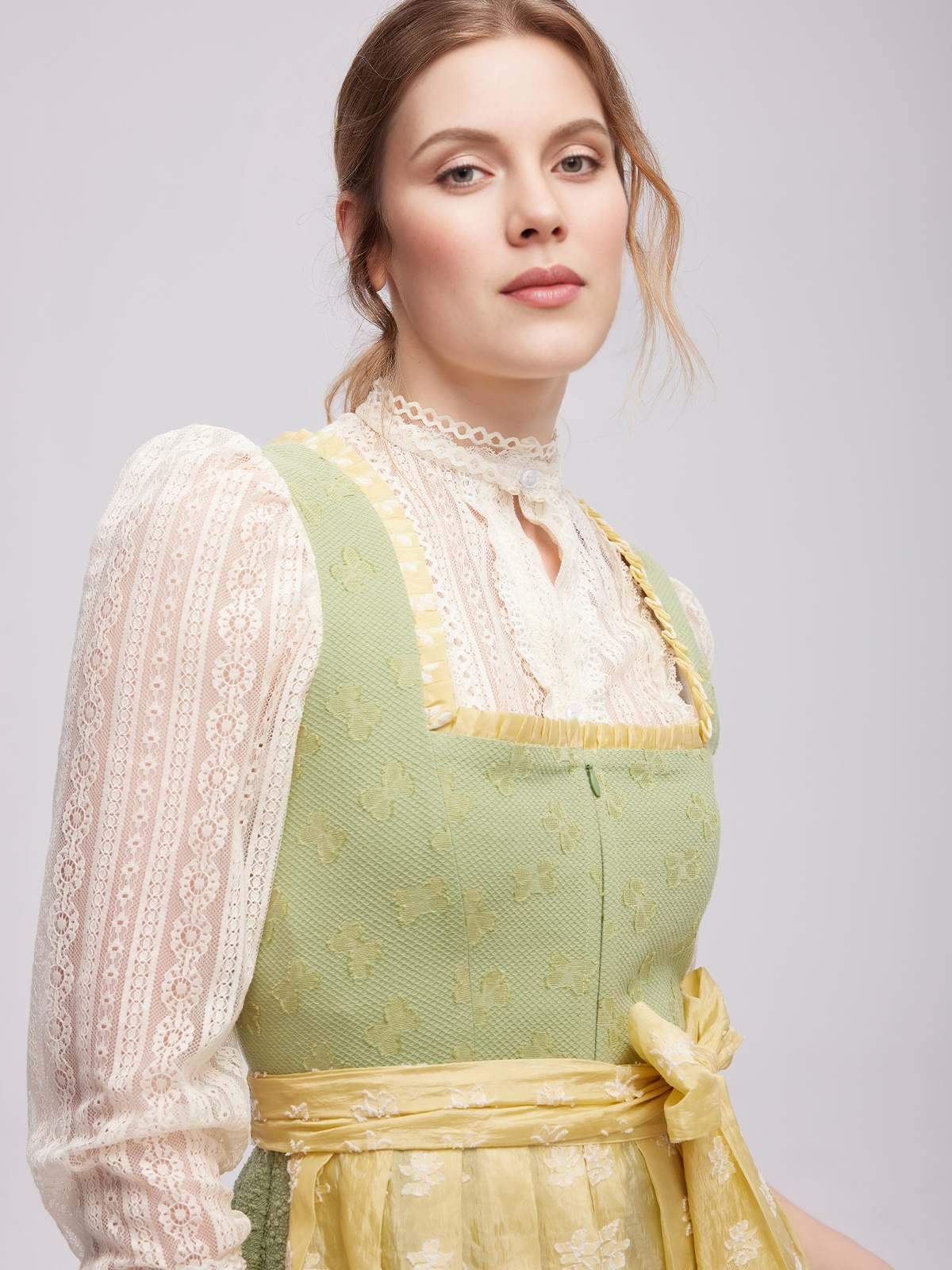 Dirndl Rosa Hellblau – Eleganz in Pastell