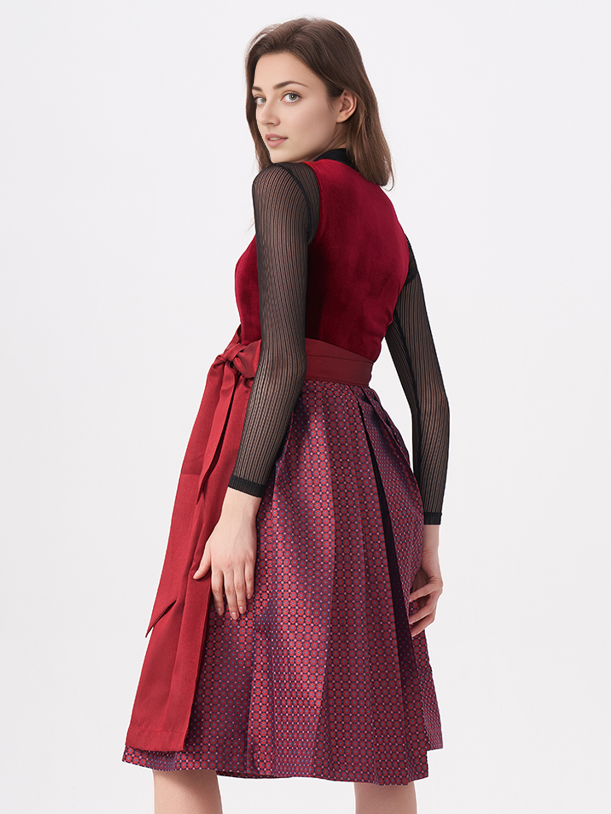 Dirndl mit Arm in Rot – perfekt für festliche Anlässe