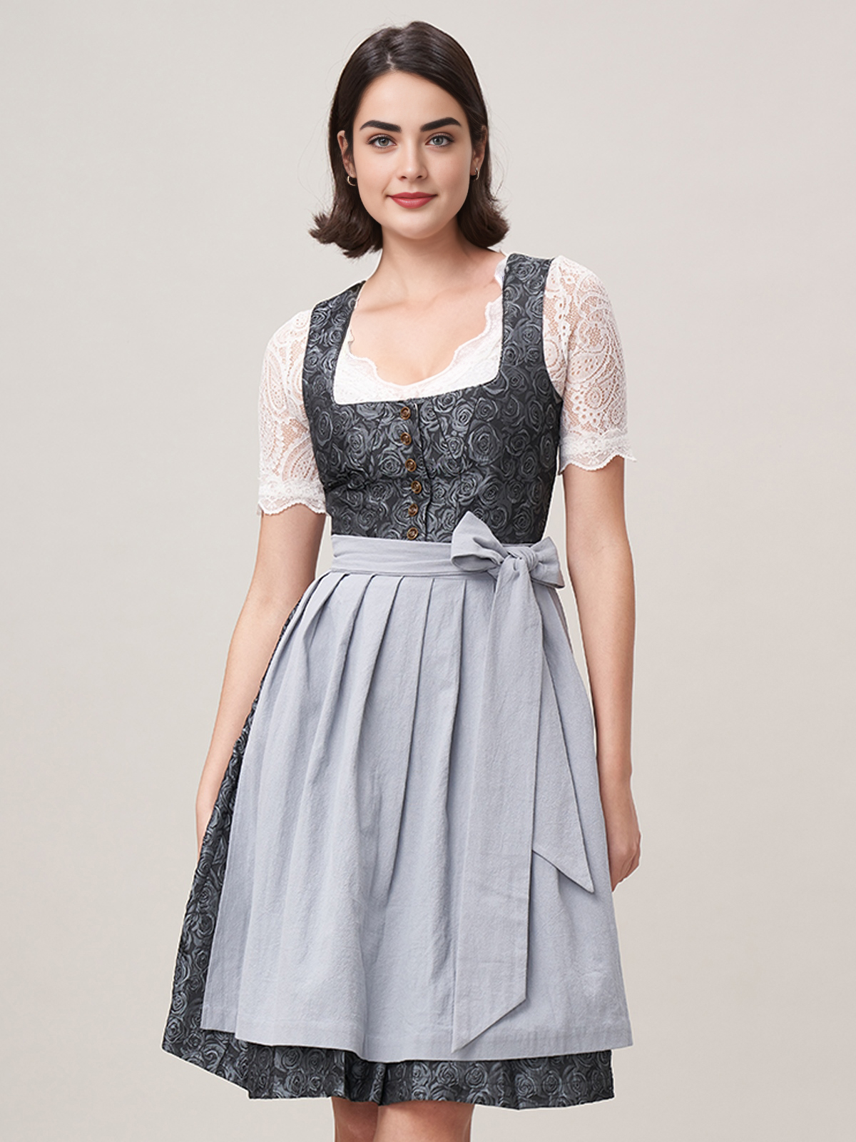 Dirndl in Blau mit Spitzenbluse