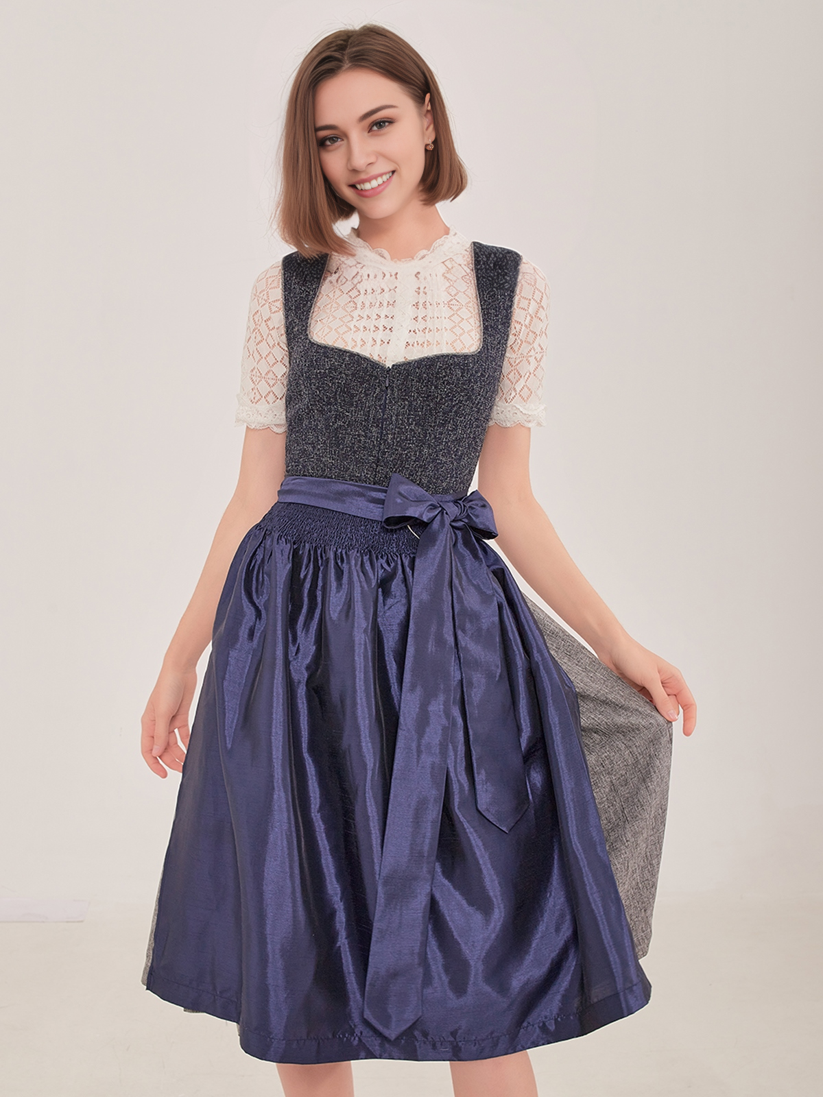 Rot-schwarzes Dirndl mit Spitzenbesatz