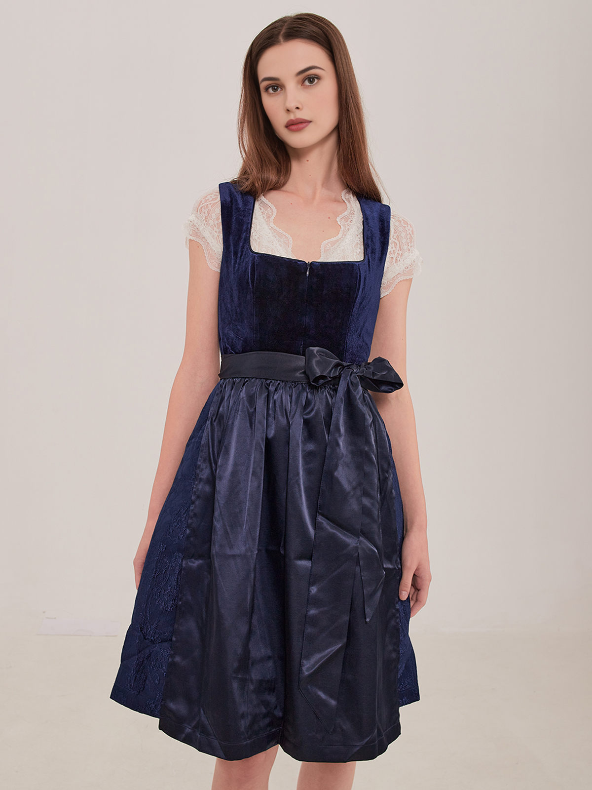 Dirndl in Pastellgrün – feminin und stilvoll